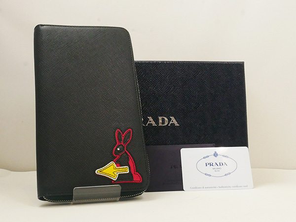 PRADA ウサギ ラウンドファスナー 長財布